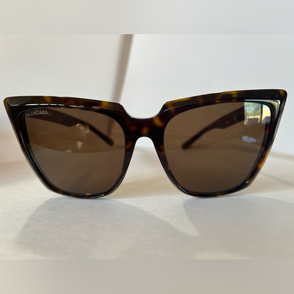 Balenciaga Tortoise Sunglasses - Picture 2 of 10